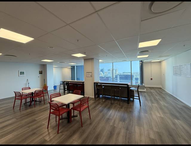 8,380M² OFFICE TO LET IN FORESHORE